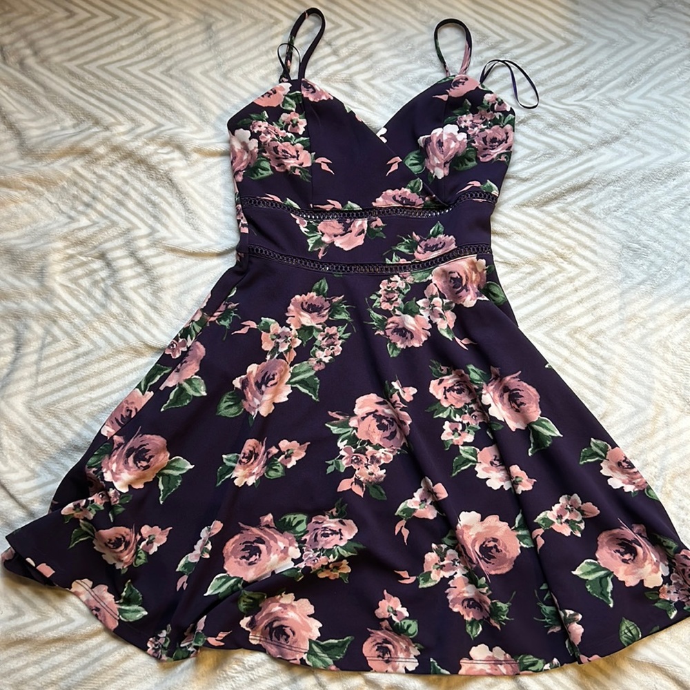 Francesca’s purple floral Xs dress